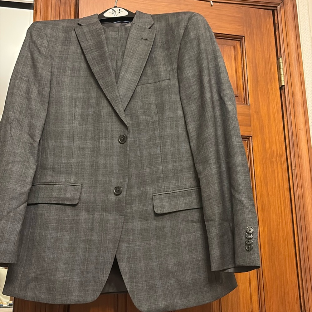 Men’s gray Tommy Hilfiger suit